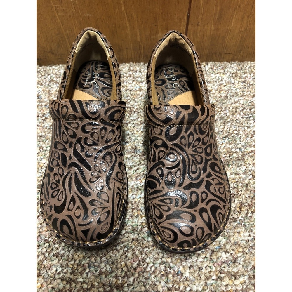 Born Women's Clogs Brown Leather Slip On Clogs Size 6M BOC